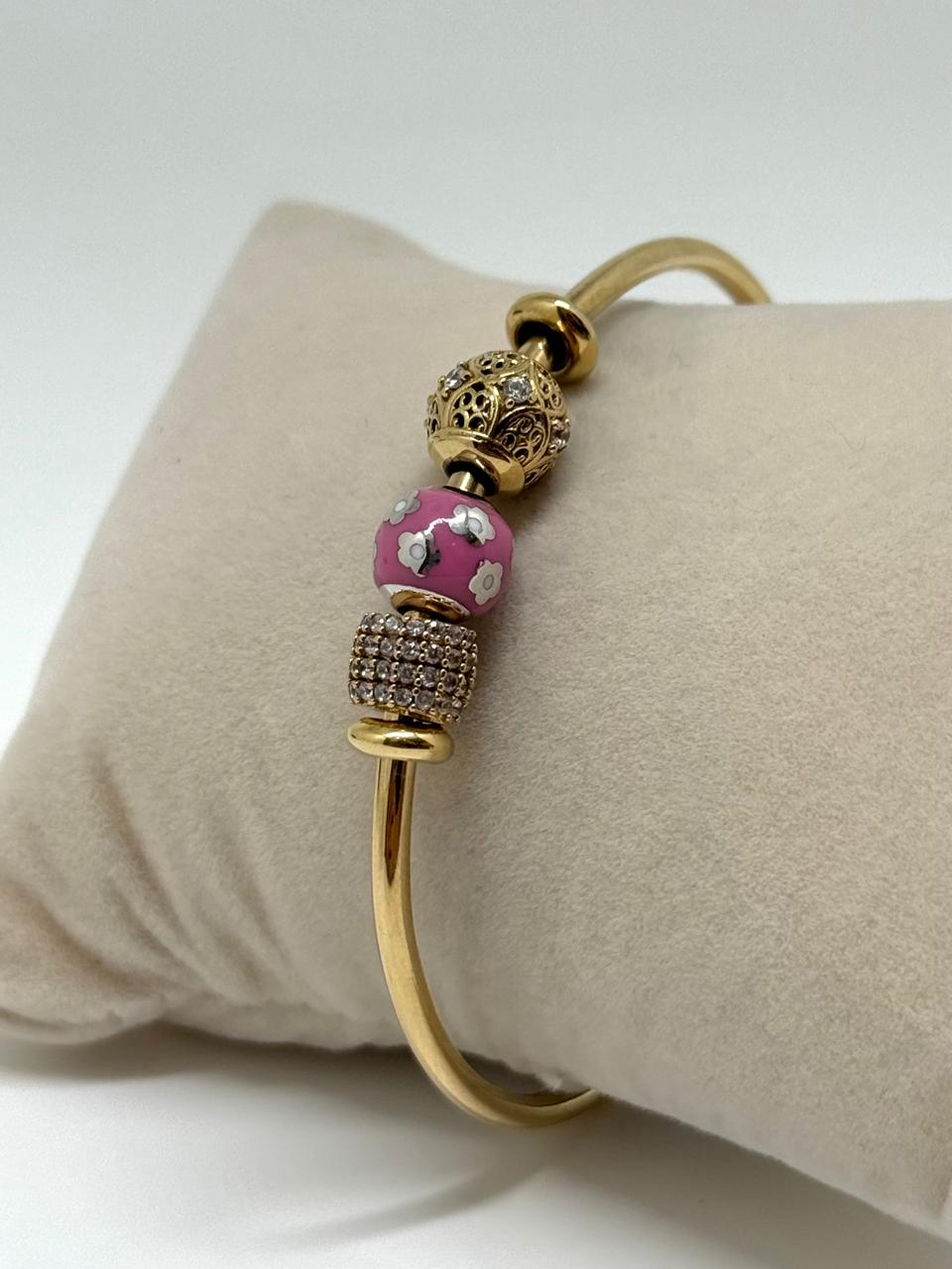 PANDORA LISO CON 3 SHARM 13.1G 18K